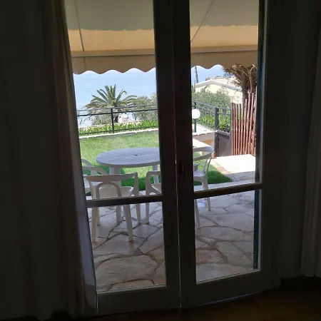 Menigos 43 With Garden * Glyfada (Corfu)